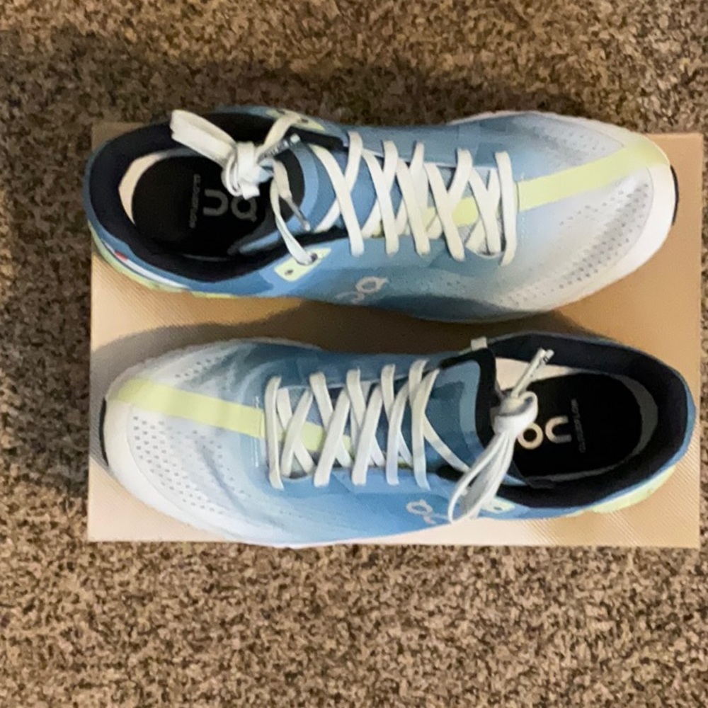 On Womens Cloudflow Niagara/meadow size 9W. New in box